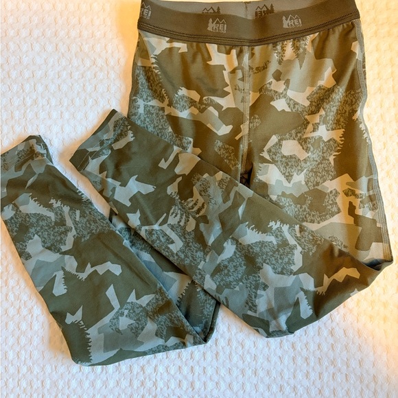 REI Kids Green Camouflage Long Base Layer - Picture 3 of 4